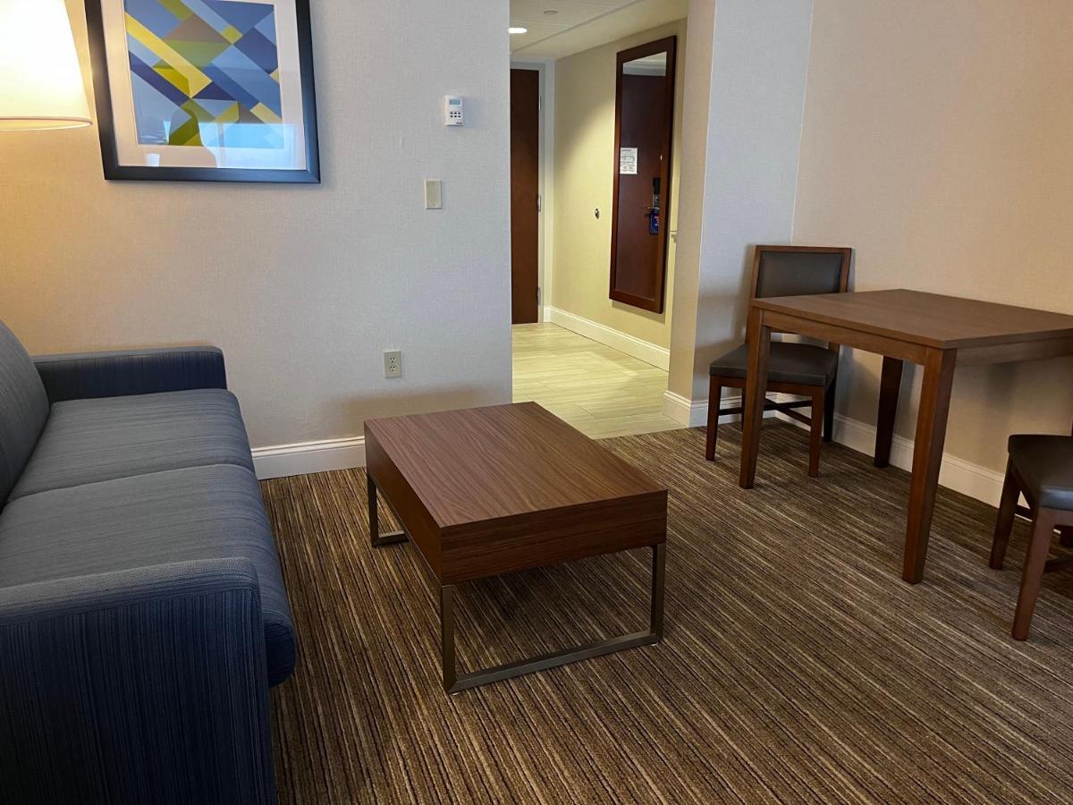 Express & By Ihg Hotel 2*