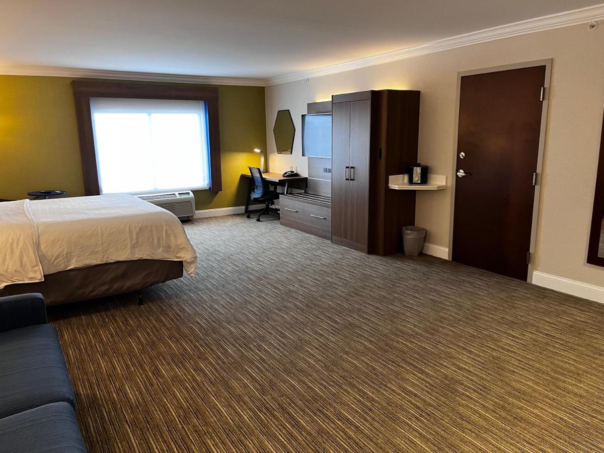 Express & By Ihg Hotel 2*