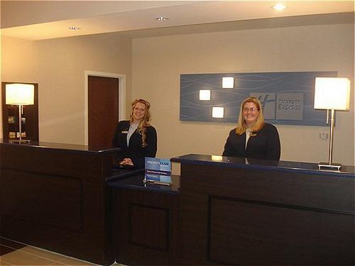 Express & By Ihg 2* Williamsport